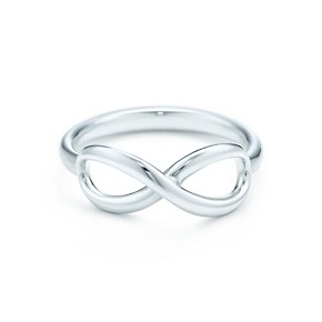 Tiffany&Co Infinity ring in platinum