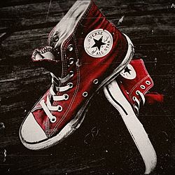 красные и белые Converse