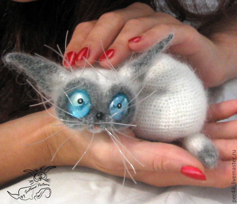 Вязанные сиамские кошки Вязанные сиамские кошки