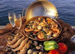 Большую, точнее огромную тарелку морепродуктов