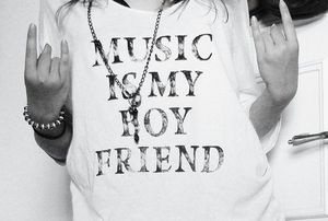 Футболка music is my boyfriend