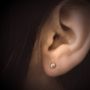 Проколоть ухо