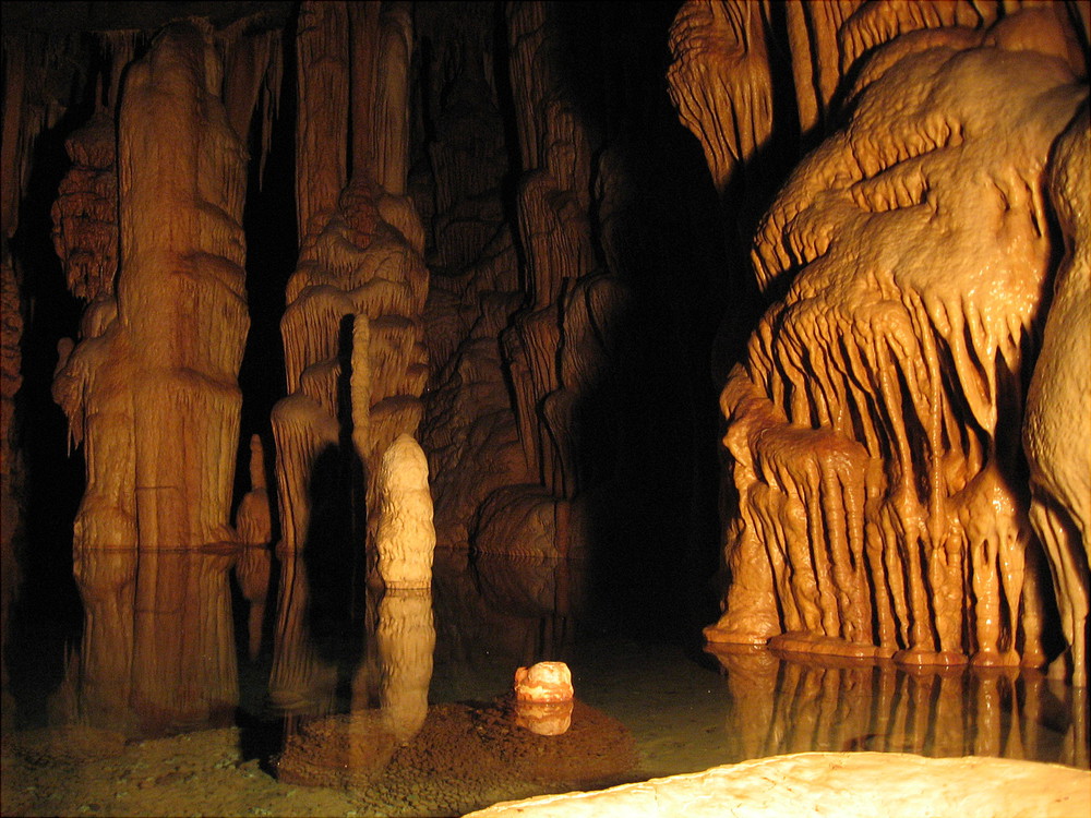 Как называется самая глубокая пещера мира