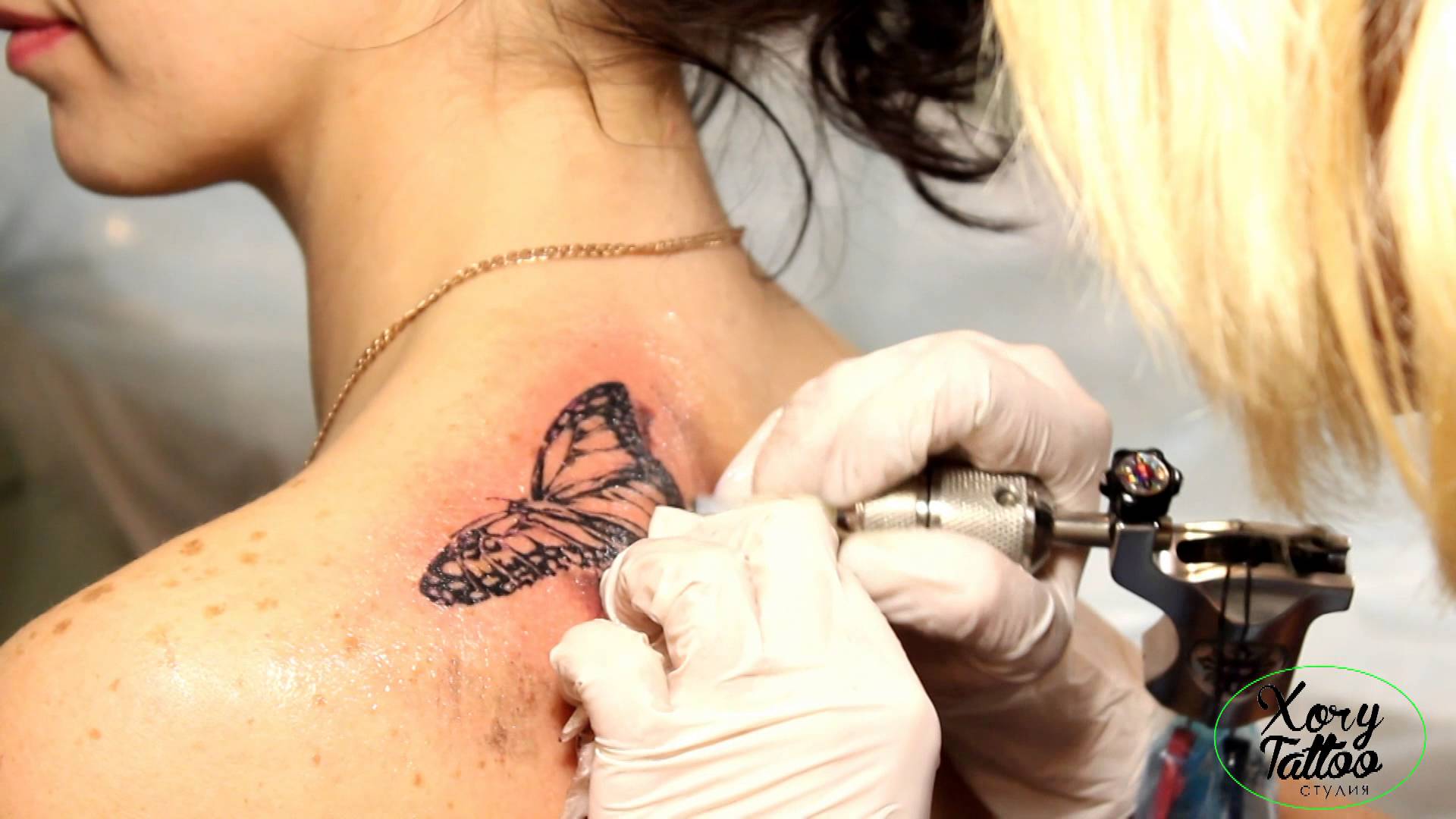 Женские набивание татуировок