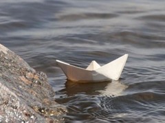 Запустить бумажный кораблик по реке